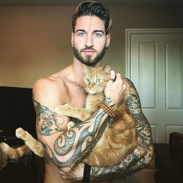 meow hot model loves his adorable cat