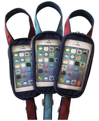 superzoo 2018 soggy doggy no pockets leash keeps your phone dry